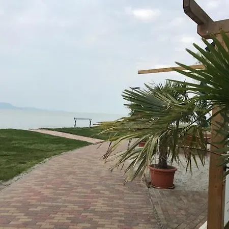 Ferienhaus Nyaralo Balatonmáriafürdő